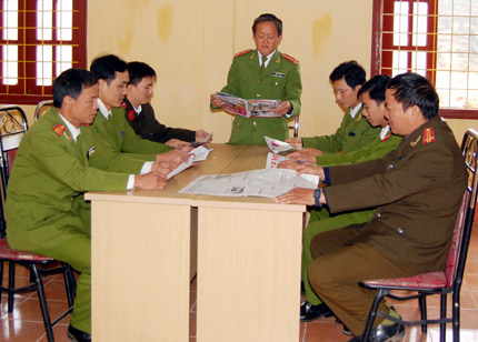Công an Mường Khương học tập và làm theo tấm gương Bác Hồ